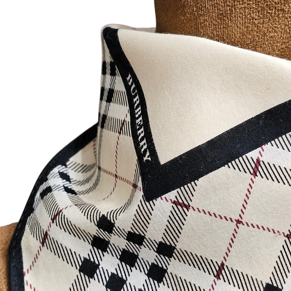 BURBERRY SCARF - Picture 11 of 12